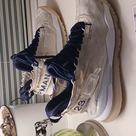 Air max 720/ Jumpman's , size 11 - Picture 7 of 7